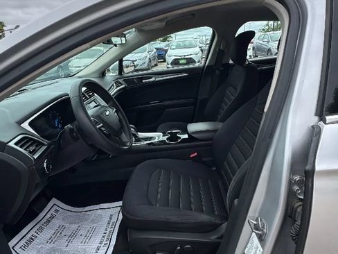 Used 2014 Ford Fusion SE FWD image 9