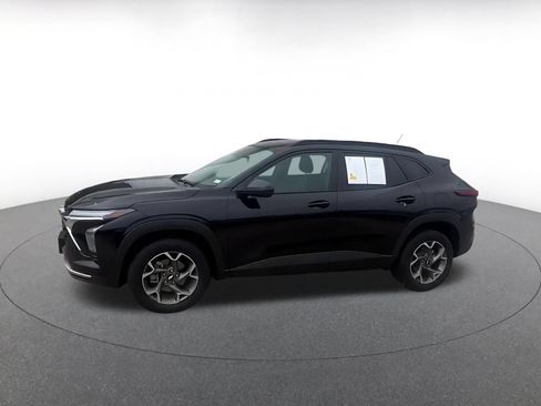 Used 2025 Chevrolet Trax LT FWD image 8