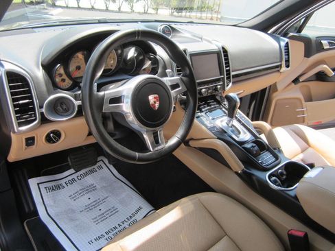 Used 2014 Porsche Cayenne Platinum Edition image 25