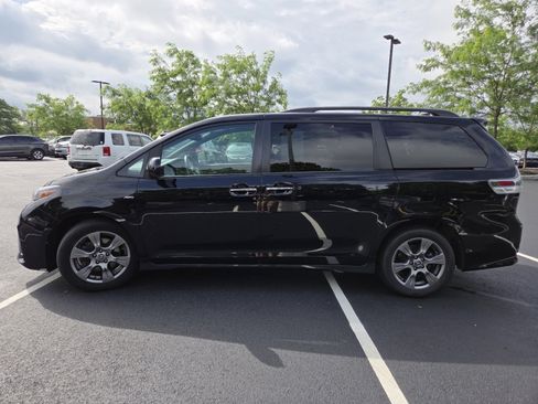 Used 2019 Toyota Sienna SE w/ SE Preferred Package AWD/4WD image 17