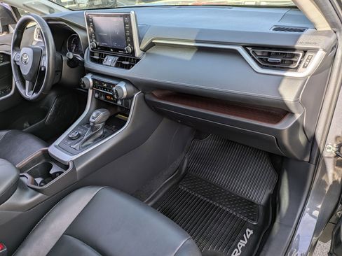 Used 2019 Toyota RAV4 Limited image 24