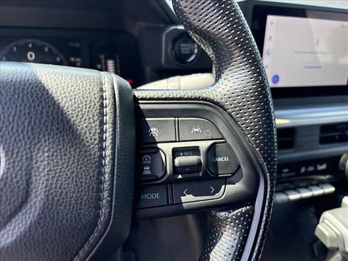 Certified 2025 Toyota Tacoma SR5 AWD/4WD image 19