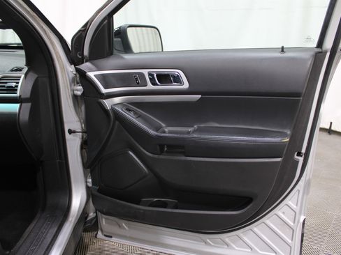 Used 2013 Ford Explorer XLT image 27