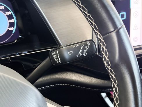 Used 2024 Volkswagen Atlas Cross Sport SE image 16