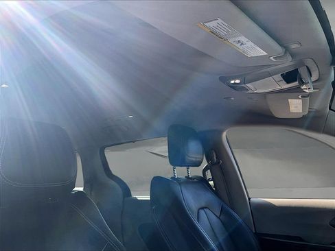 Used 2023 Chrysler Pacifica Touring-L FWD image 31
