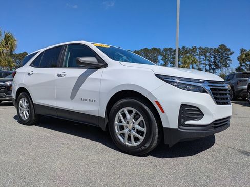 Used 2024 Chevrolet Equinox LS w/ LS Convenience Package image 2