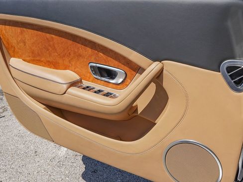 Used 2016 Bentley Continental GT image 34