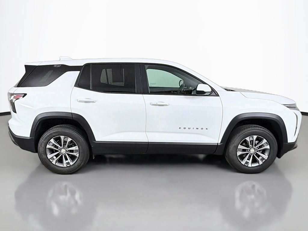 Used 2026 Chevrolet Equinox LT FWD image 16