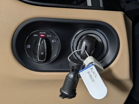 New 2026 Porsche Macan image 34