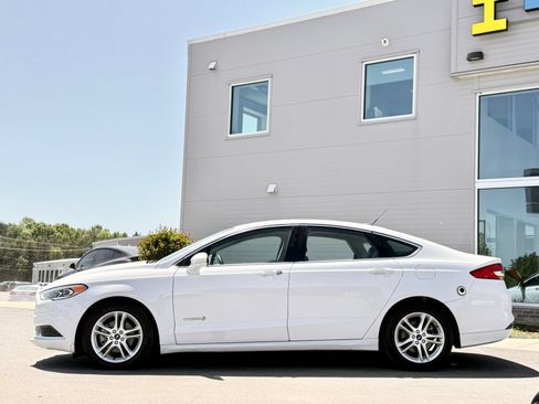 Used 2018 Ford Fusion SE w/ Equipment Group 602A FWD image 9