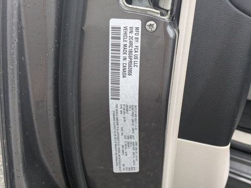 Used 2023 Chrysler Pacifica Touring-L FWD image 38