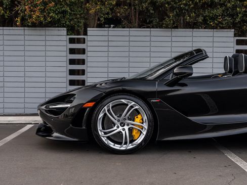 Used 2024 McLaren 750S Spider RWD image 21