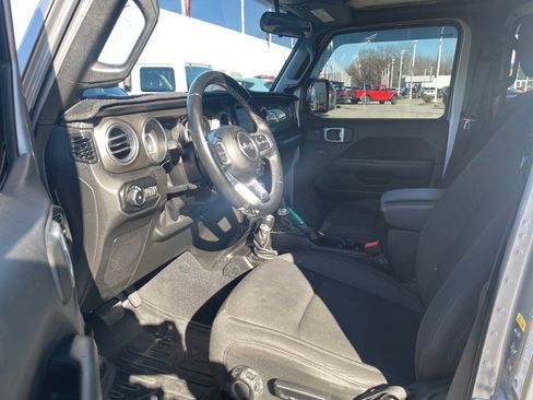 Used 2020 Jeep Wrangler Unlimited Sahara image 7
