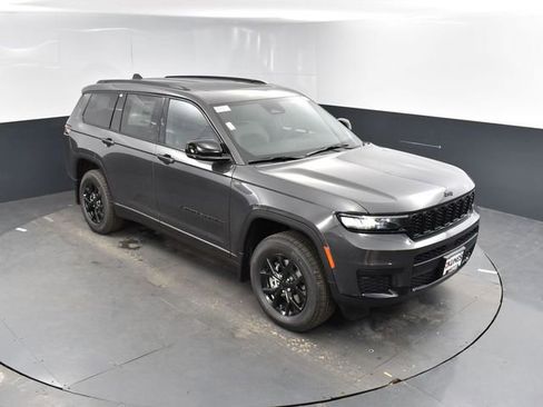 Used 2025 Jeep Grand Cherokee L Altitude image 40