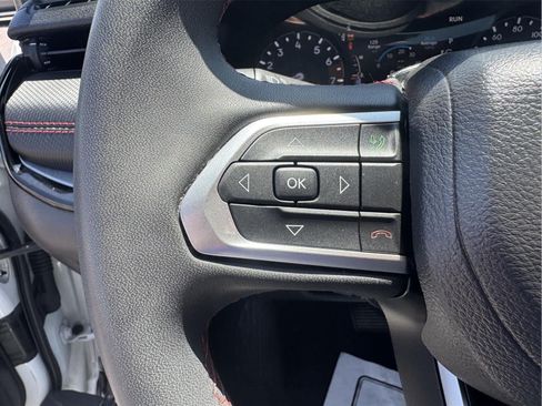 Used 2025 Jeep Compass Trailhawk AWD/4WD image 19