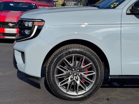 New 2025 Ford Expedition Platinum w/ Stealth Performance Package image 43