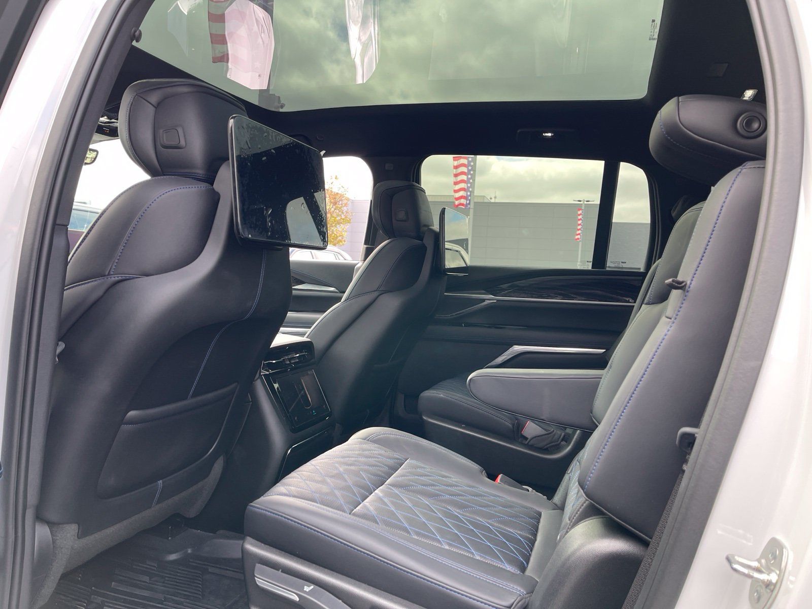 Used 2025 Cadillac Escalade IQ Sport 1 w/ Smart Trailering package AWD/4WD image 4