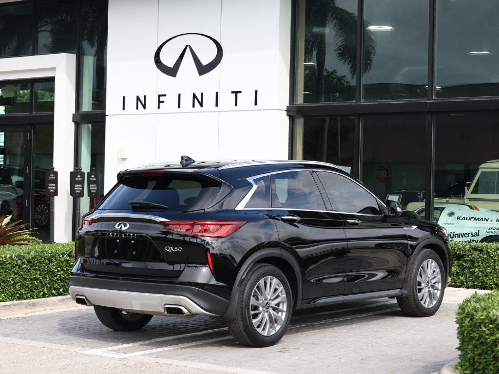 Certified 2024 INFINITI QX50 Luxe FWD image 4