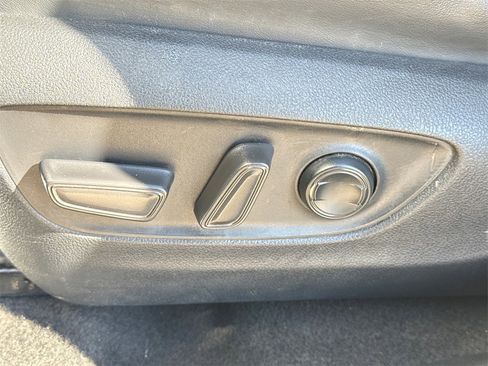 Used 2021 Toyota RAV4 XLE Premium image 24