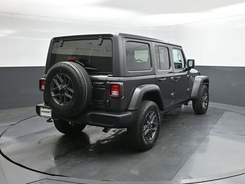 Used 2025 Jeep Wrangler Sport S image 5