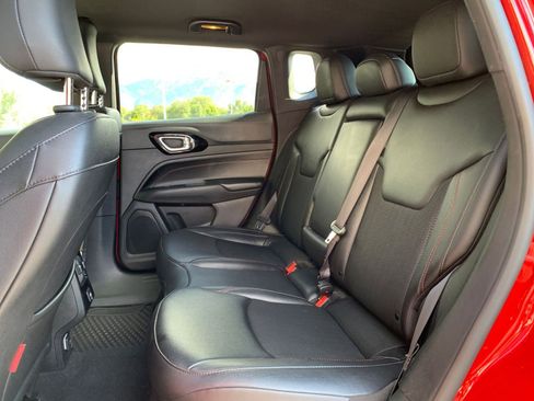 Used 2025 Jeep Compass Trailhawk image 24