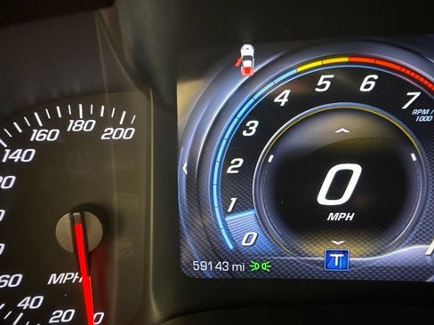 Used 2019 Chevrolet Corvette Stingray Coupe RWD image 18