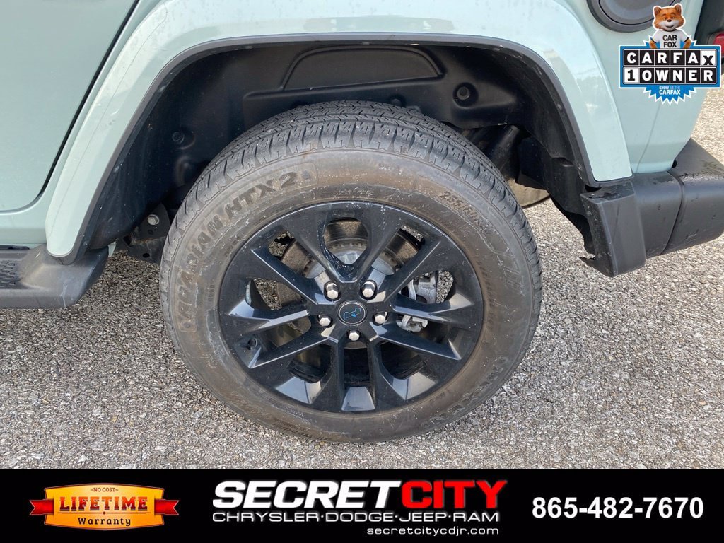 Used 2024 Jeep Wrangler Unlimited Sahara w/ Technology Group AWD/4WD image 10