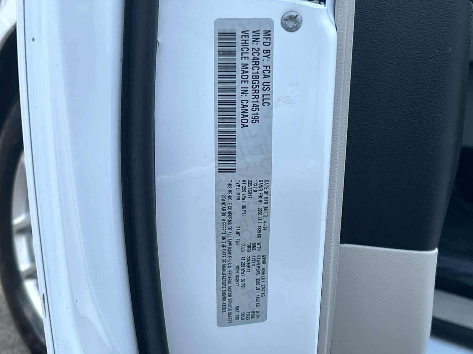 Used 2024 Chrysler Pacifica Touring-L FWD image 13