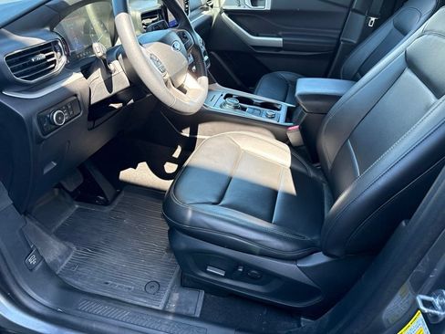 Used 2024 Ford Explorer XLT w/ Equipment Group 202A AWD/4WD image 17