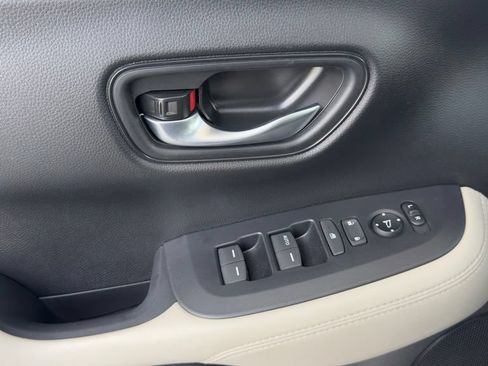 Used 2025 Honda HR-V LX image 29