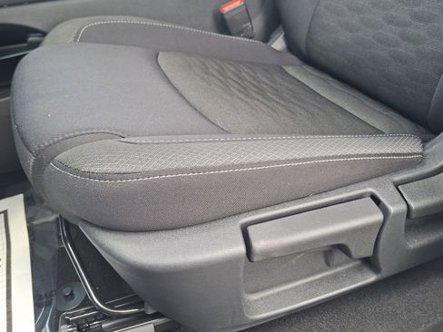 Used 2025 Nissan Pathfinder S FWD image 18