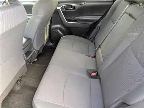 Used 2021 Toyota RAV4 LE FWD image 17