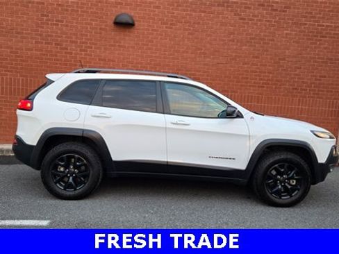 Used 2016 Jeep Cherokee Trailhawk w/ Comfort/Convenience Group image 1
