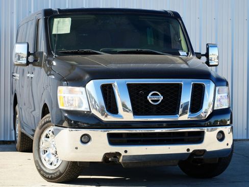 Used 2018 Nissan NV 3500 SL image 2