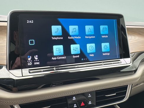 Used 2025 Volkswagen Atlas SE AWD/4WD image 18