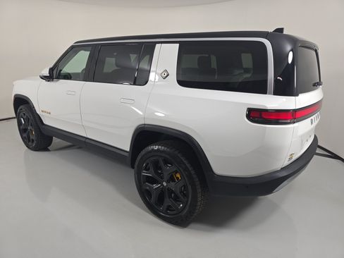 Used 2024 Rivian R1S Adventure AWD/4WD image 3