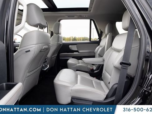 Used 2025 Ford Expedition Active AWD/4WD image 18