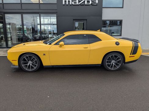 Used 2017 Dodge Challenger R/T Scat Pack w/ Leather Interior Group image 3