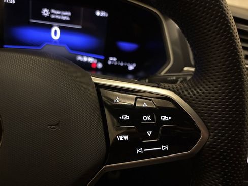 Used 2024 Volkswagen Tiguan SE R-Line image 17