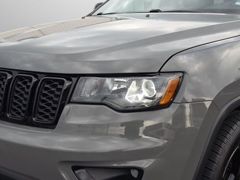 Used 2019 Jeep Grand Cherokee Laredo AWD/4WD image 18