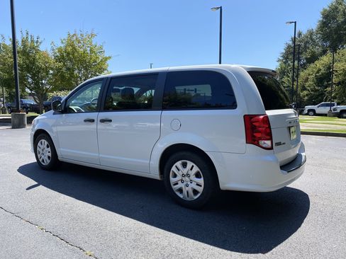 Used 2019 Dodge Grand Caravan SE w/ UConnect Hands-Free Group FWD image 7