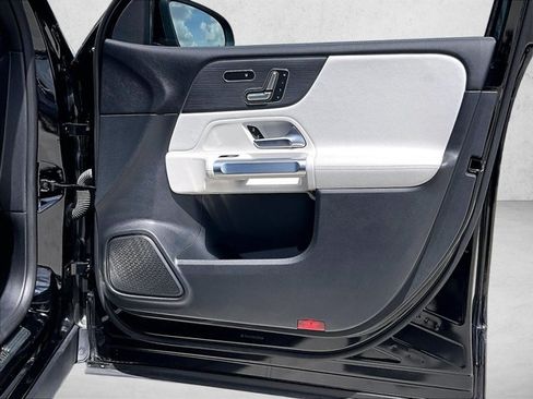 Certified 2023 Mercedes-Benz GLB 250 4MATIC image 19