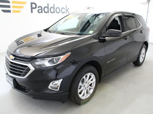 Used 2020 Chevrolet Equinox LT w/ Driver Convenience Package image 3