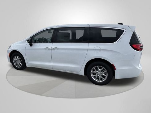 New 2026 Chrysler Pacifica Select image 5