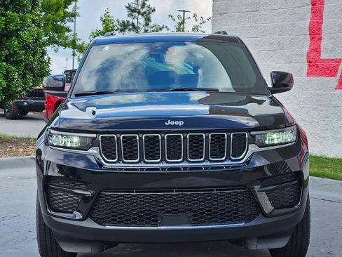 Used 2025 Jeep Grand Cherokee Laredo w/ Trailer Tow Package RWD image 2