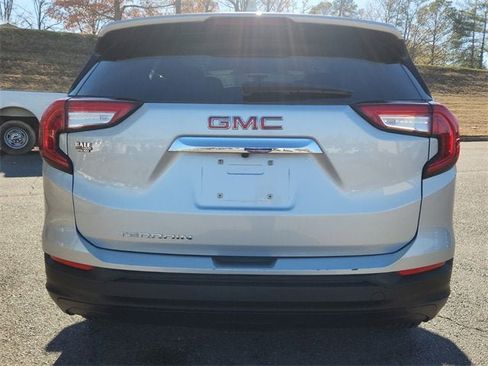 Used 2022 GMC Terrain SLE image 4