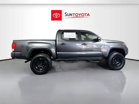 Used 2022 Toyota Tacoma SR5 w/ Technology Package RWD image 2