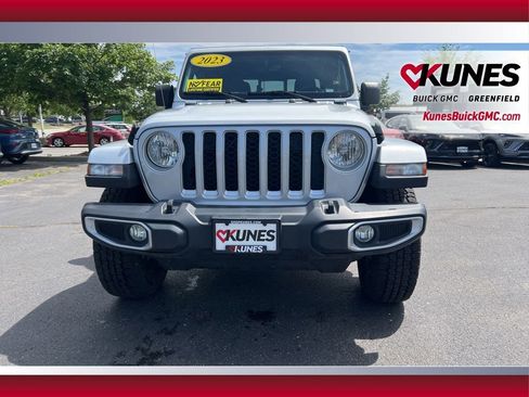 Used 2023 Jeep Gladiator Overland AWD/4WD image 12