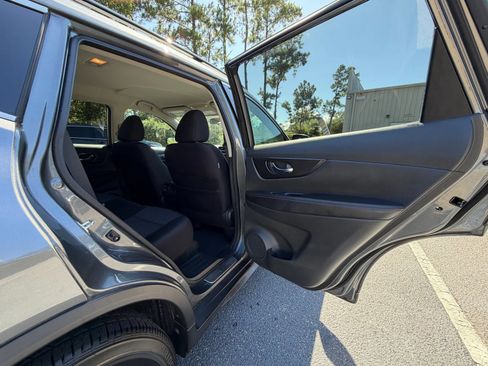 Used 2018 Nissan Rogue SV w/ Premium Package FWD image 26