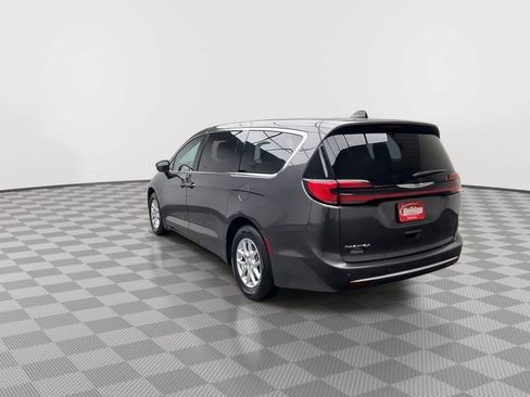 Used 2023 Chrysler Pacifica Touring-L FWD image 36
